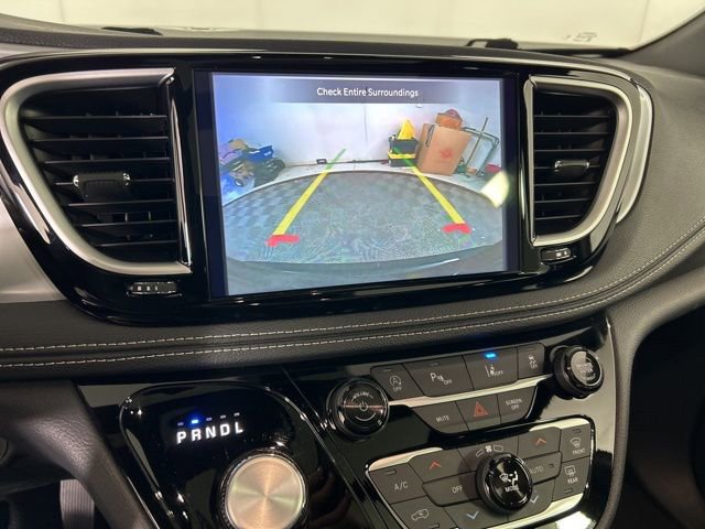 Used 2025 Chrysler Pacifica Limited FWD image 13