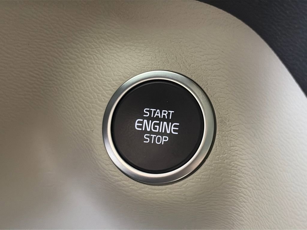 Used 2022 Volvo XC40 T5 Inscription image 23