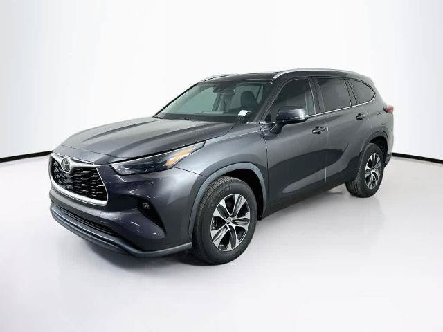 Used 2023 Toyota Highlander XLE