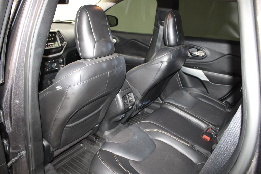 Used 2018 Jeep Cherokee Latitude Plus FWD image 24