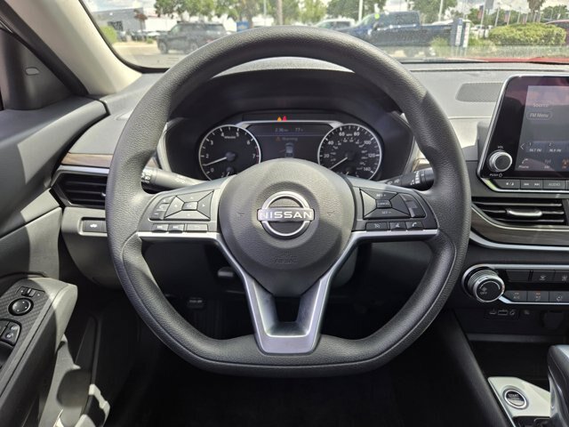 Used 2024 Nissan Altima 2.5 SV FWD image 13