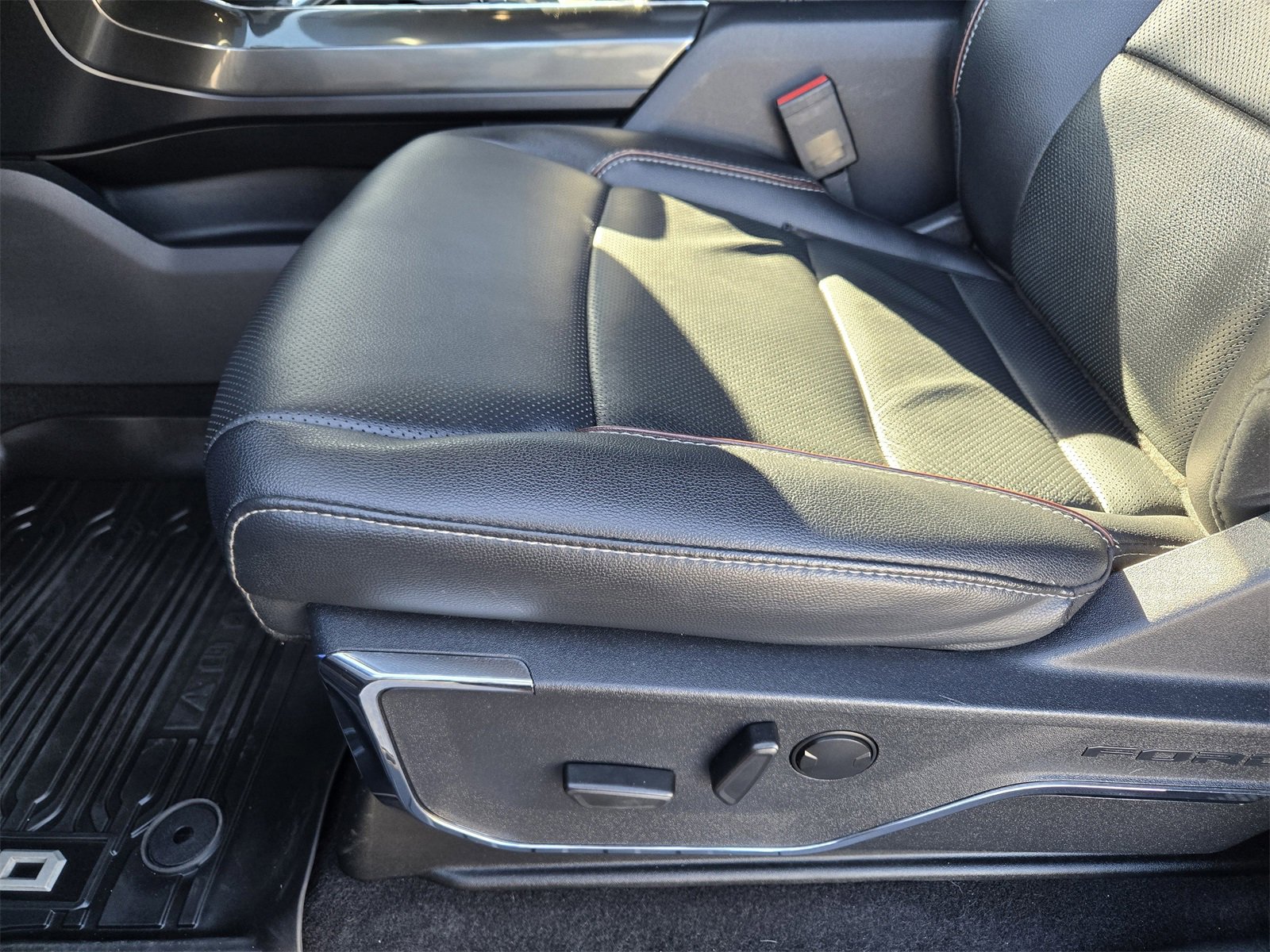 Certified 2023 Ford F150 Lariat image 22