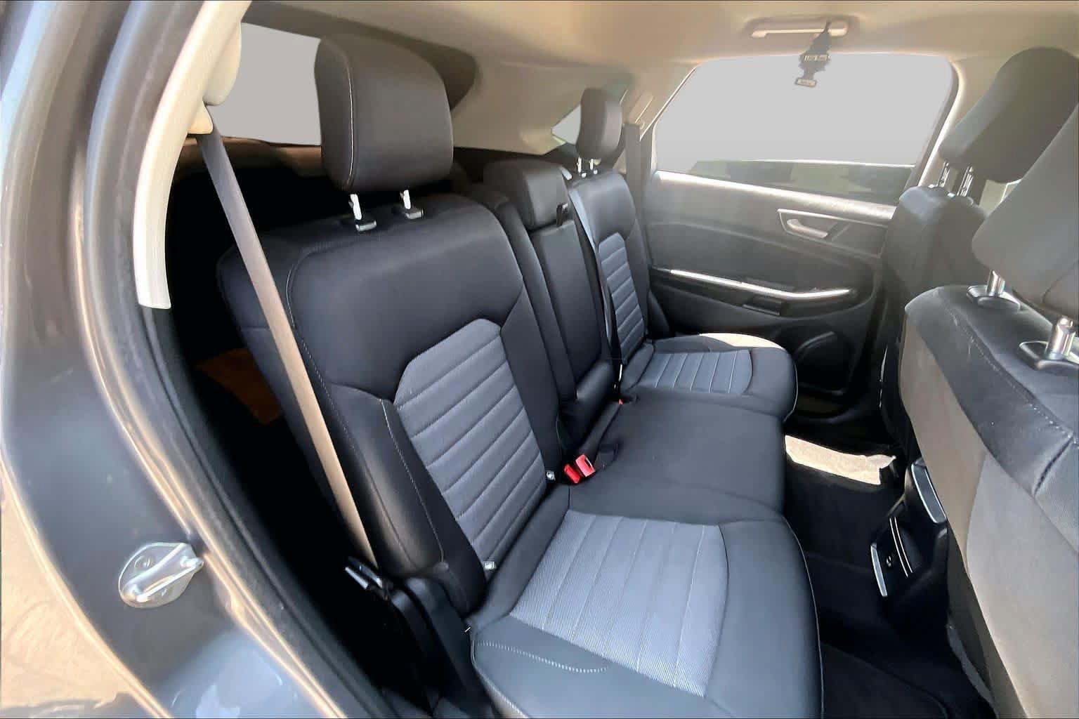 Certified 2021 Ford Edge SE FWD image 18