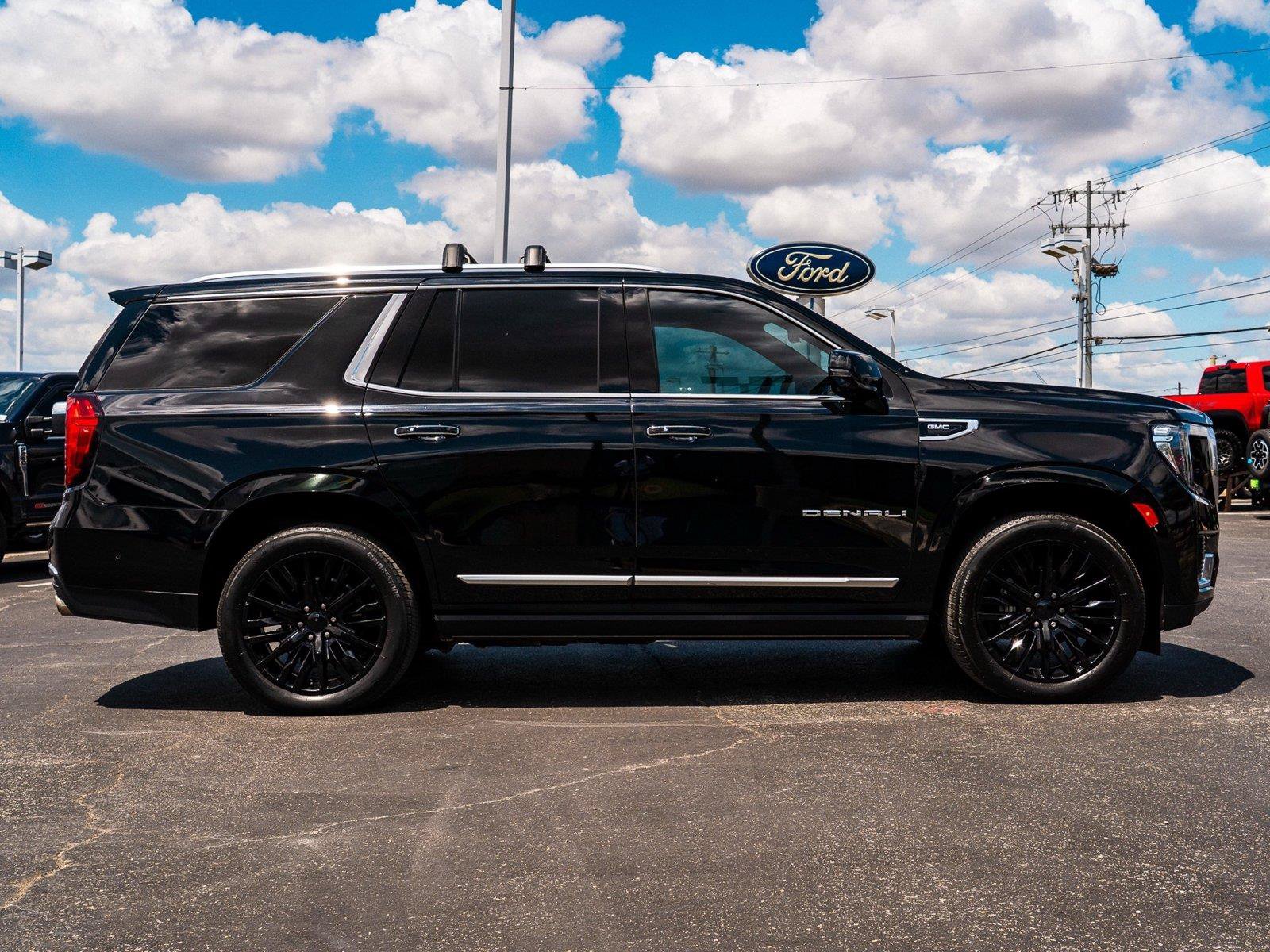 Used 2024 GMC Yukon Denali w/ Advanced Technology Package AWD/4WD image 3