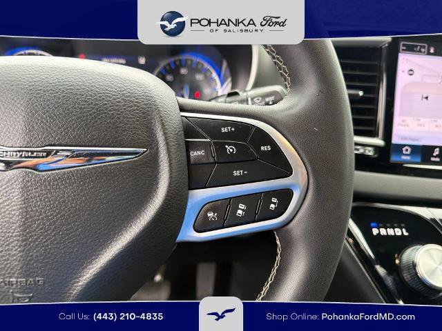 Used 2025 Chrysler Pacifica Select FWD image 16