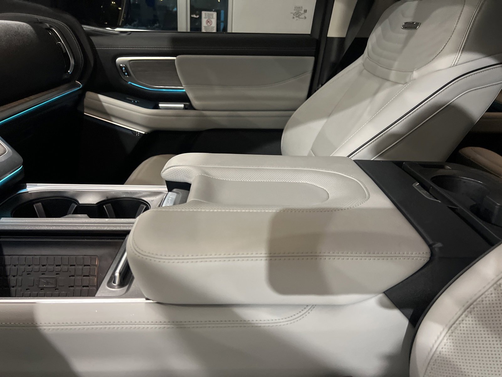 Certified 2025 Ford Expedition Platinum w/ Platinum Ultimate Package image 12