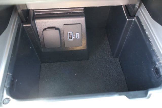 Certified 2022 Ford Explorer XLT w/ Equipment Group 202A image 19