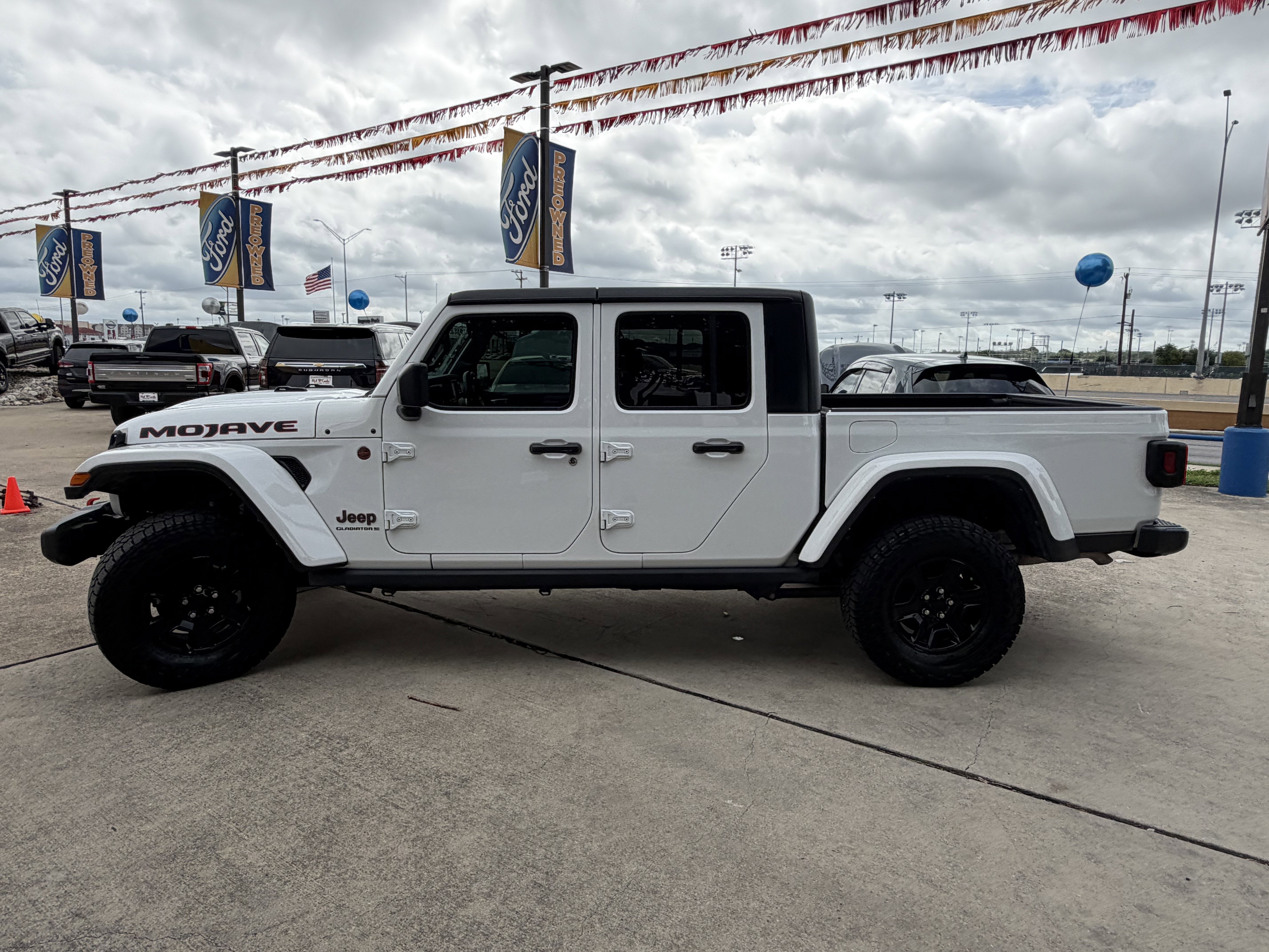Used 2023 Jeep Gladiator Mojave w/ Trailer Tow Package AWD/4WD image 10