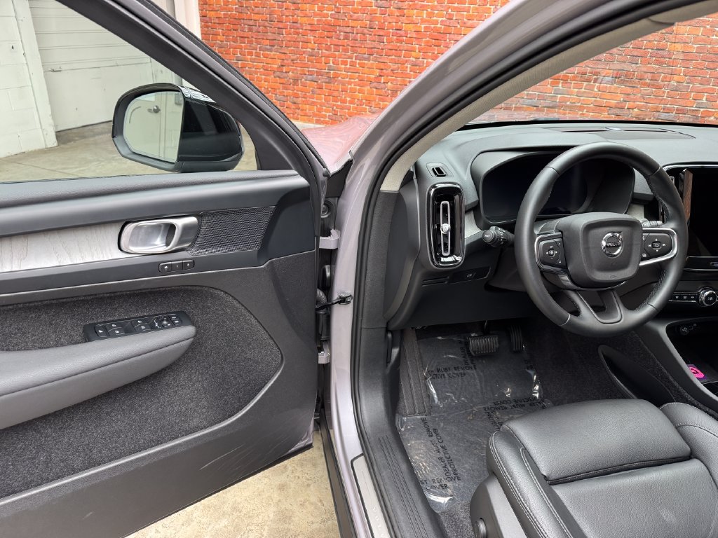Used 2026 Volvo XC40 B5 Plus AWD/4WD image 10