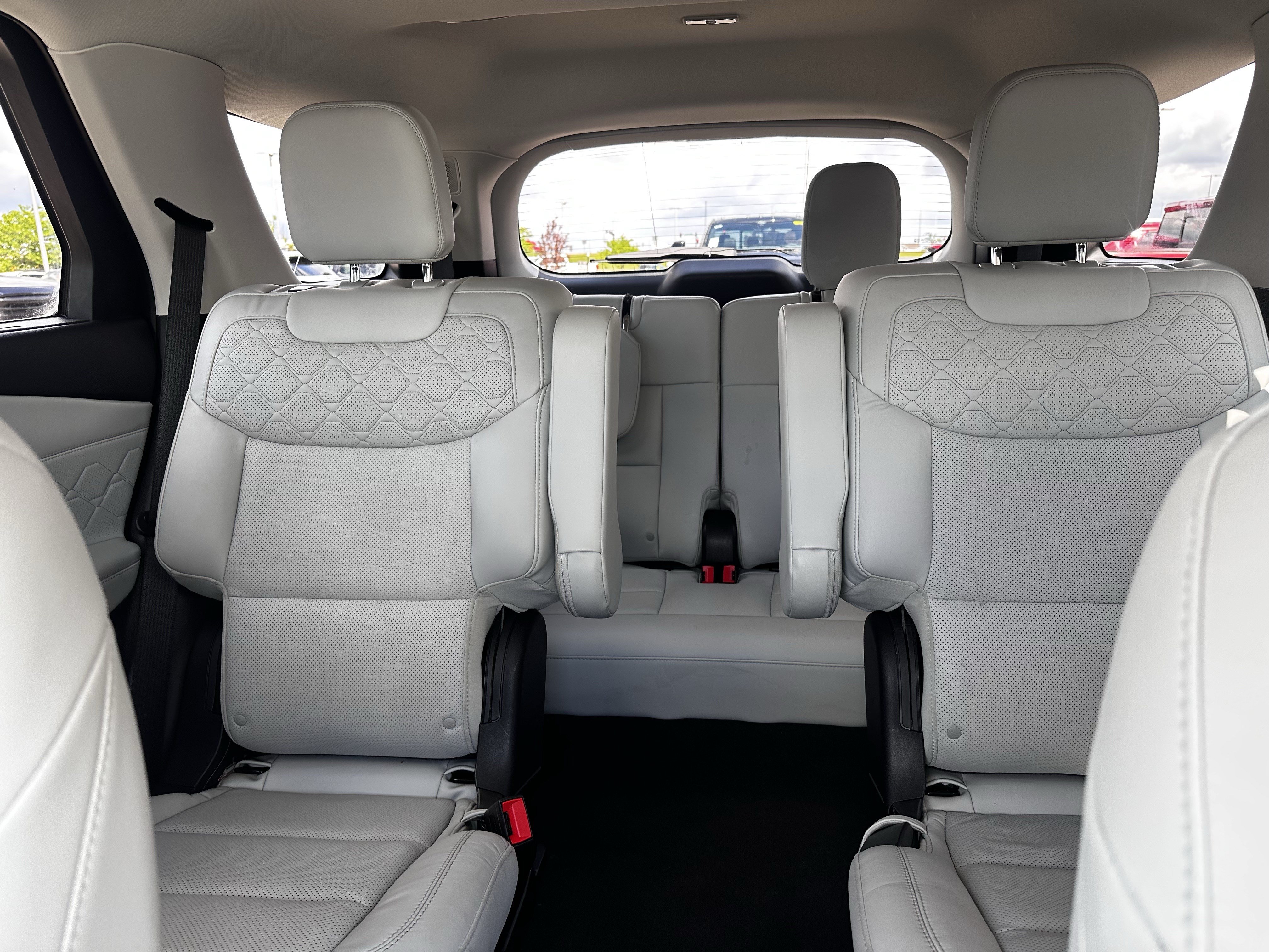 Certified 2025 Ford Explorer Platinum w/ Ultimate Package AWD/4WD image 13
