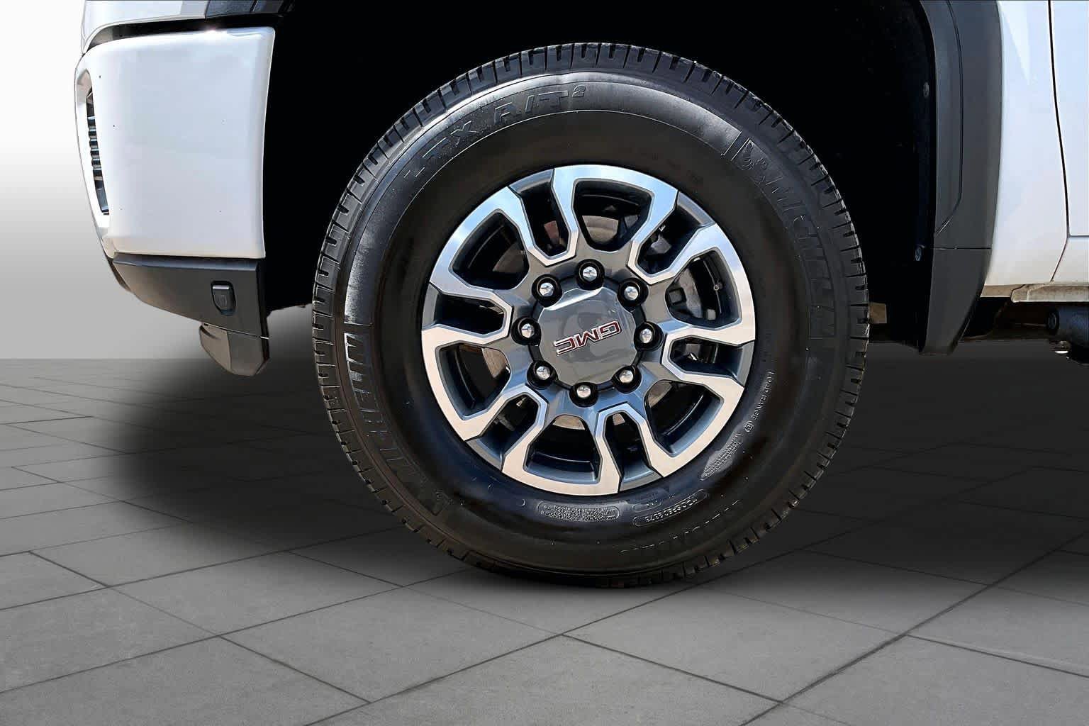 Used 2021 GMC Sierra 2500 AT4 AWD/4WD image 11