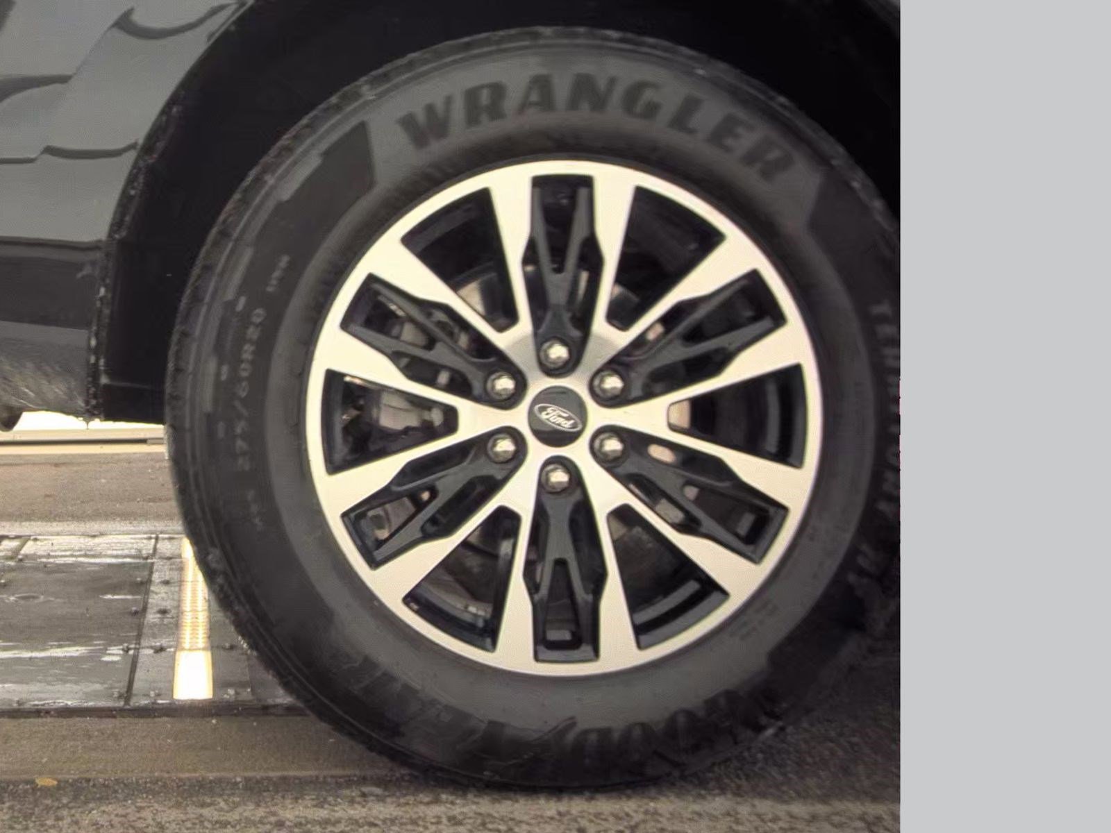 Certified 2025 Ford Expedition Platinum image 10