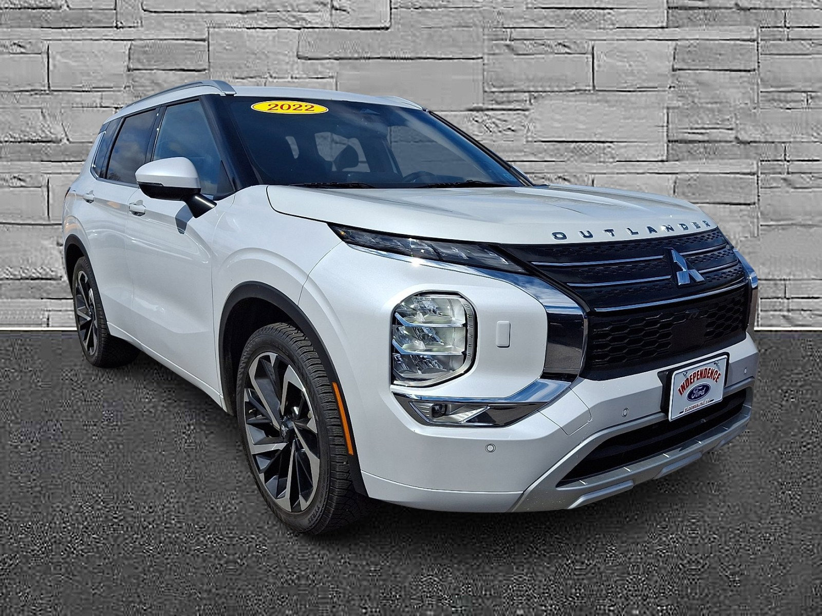 Used 2022 Mitsubishi Outlander SEL image 2