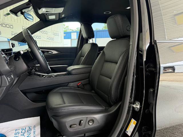 Used 2025 Chevrolet Traverse LT FWD image 6