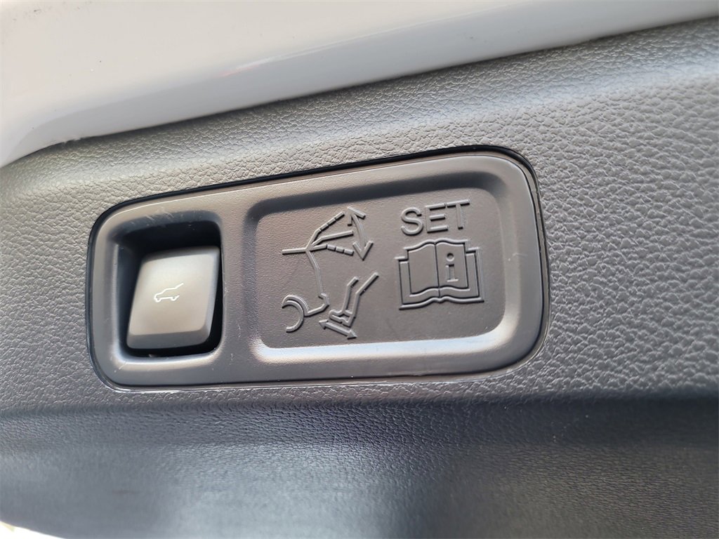 Certified 2023 Ford Expedition Limited image 8