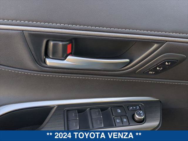 Used 2024 Toyota Venza Limited AWD/4WD image 11