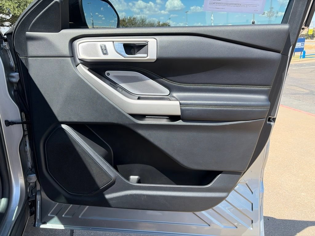 Certified 2022 Ford Explorer Limited w/ Limited Technology Package RWD image 11