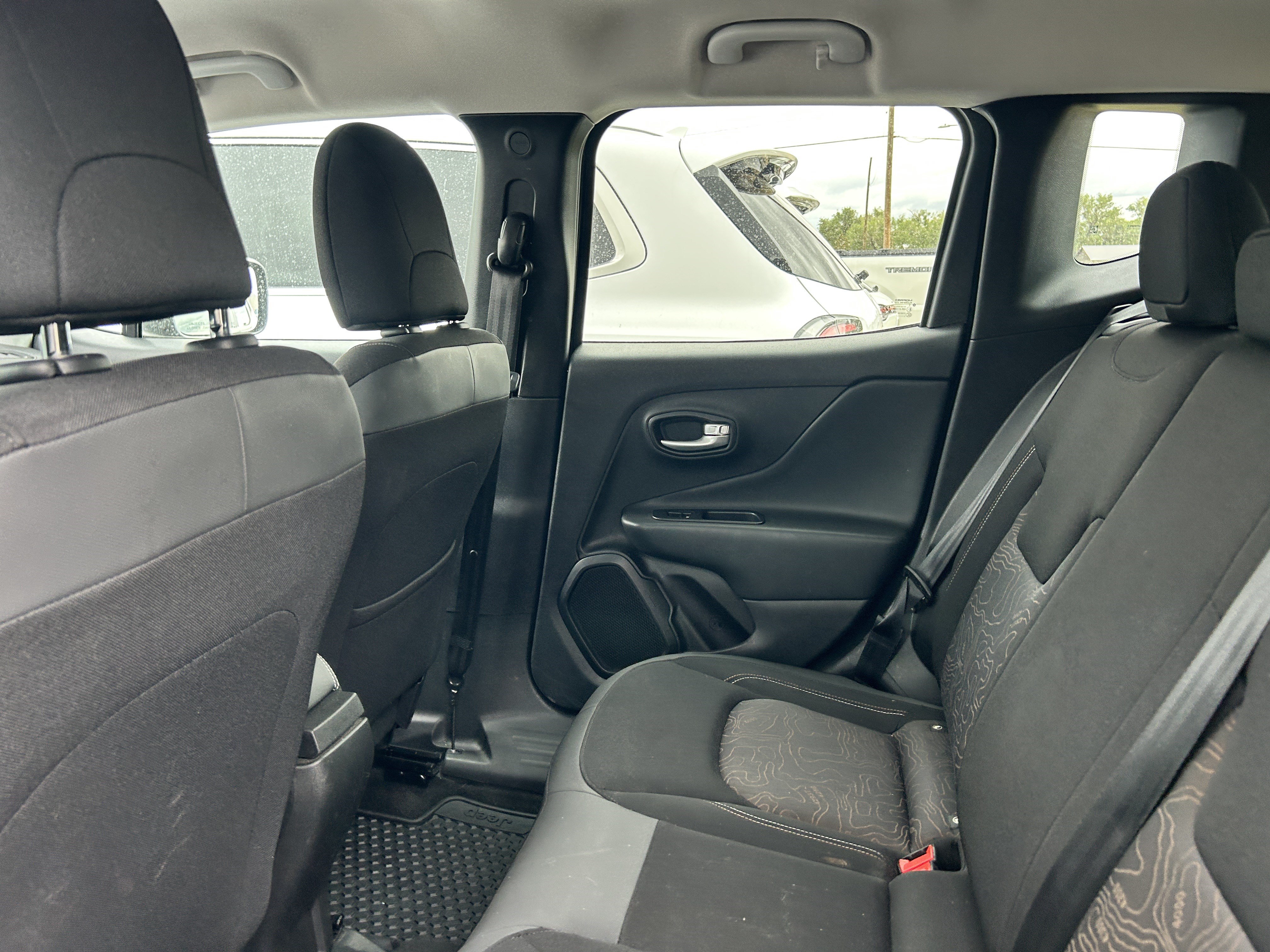 Used 2023 Jeep Renegade Latitude AWD/4WD image 11