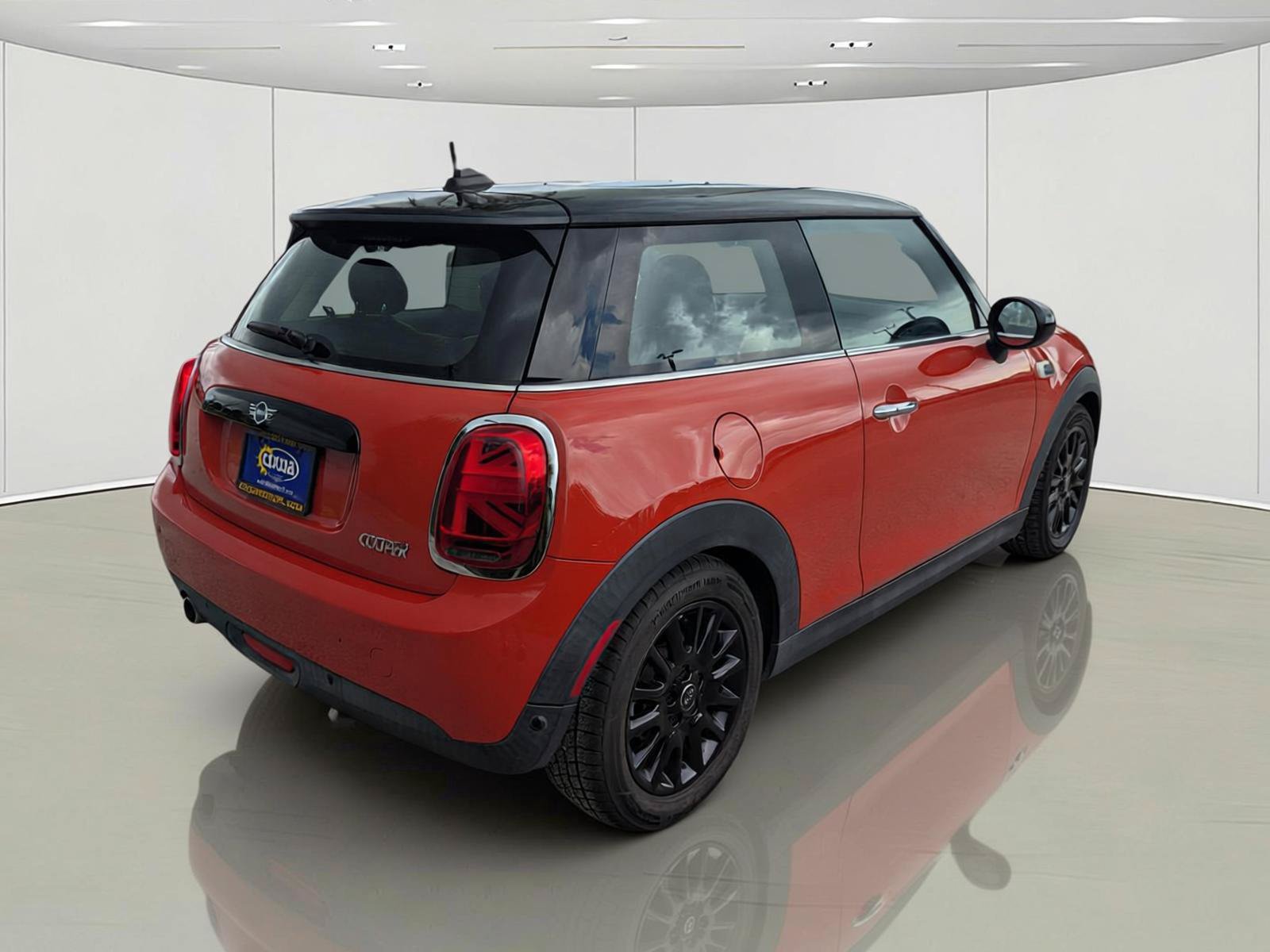 Used 2019 MINI Cooper 2-Door Hardtop FWD image 6