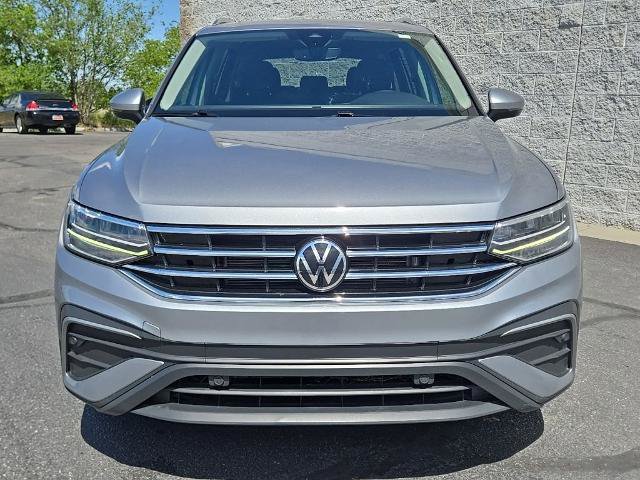 Used 2023 Volkswagen Tiguan SE w/ Panoramic Sunroof Package FWD image 9