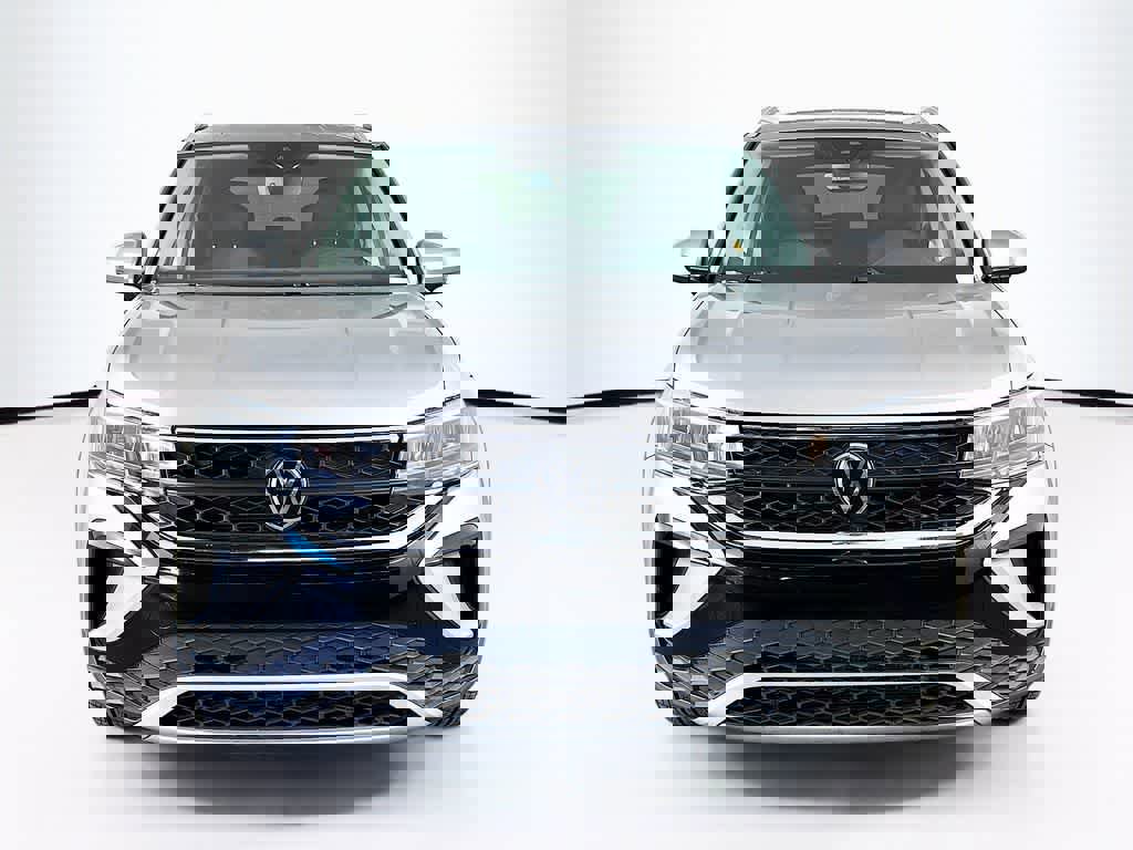 Used 2022 Volkswagen Taos SE w/ Panoramic Sunroof Package image 8