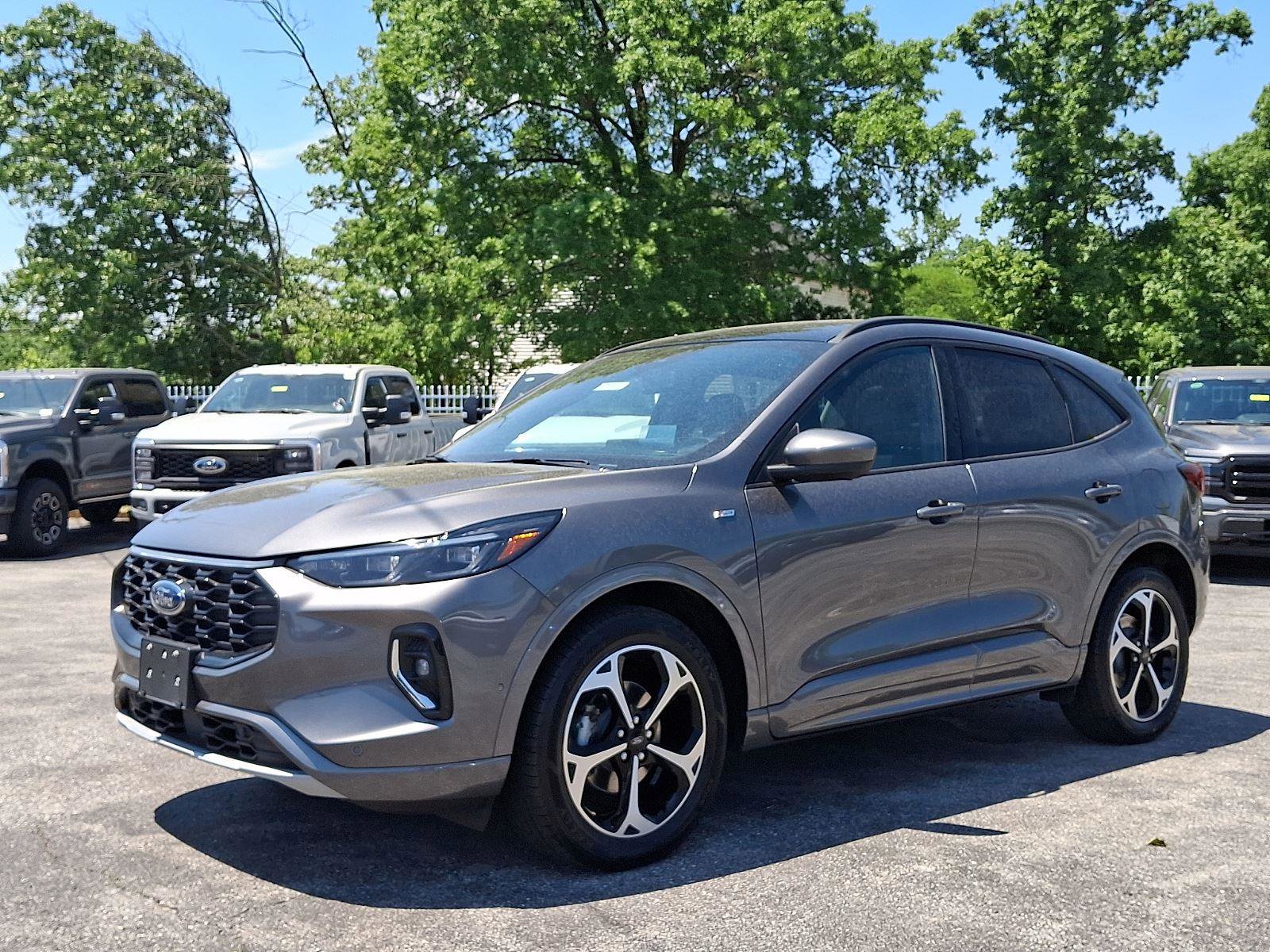 Certified 2023 Ford Escape ST-Line Elite w/ Premium Technology Package AWD/4WD image 3