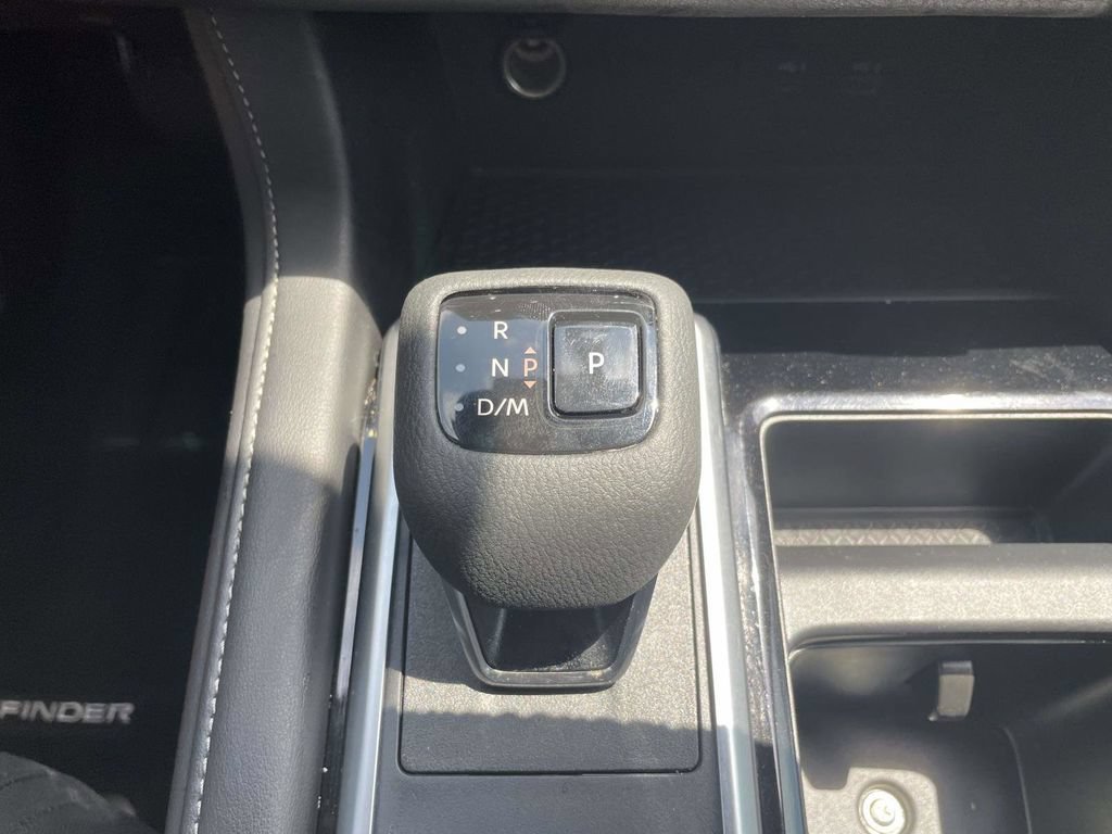 Used 2024 Nissan Pathfinder SV w/ SV Premium Package FWD image 17
