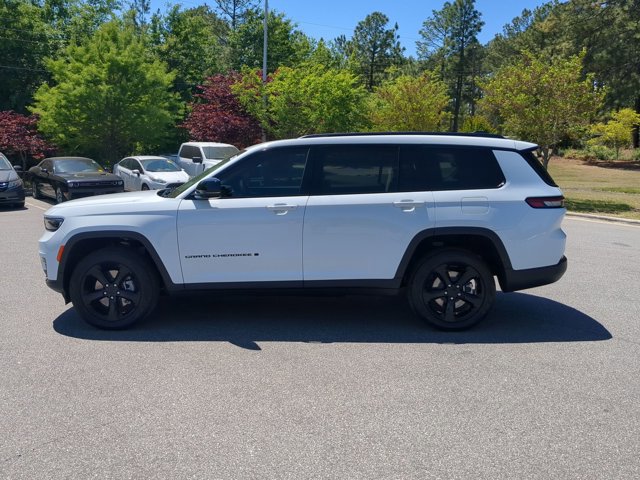 Used 2024 Jeep Grand Cherokee L Limited w/ Black Appearance Package AWD/4WD image 7