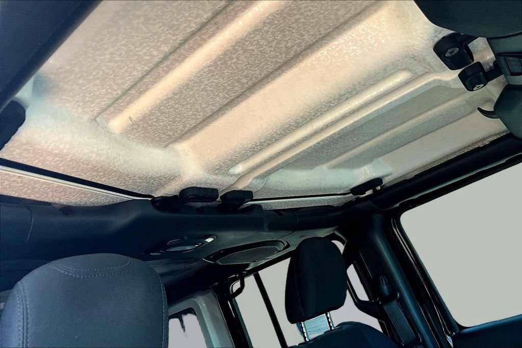 Used 2019 Jeep Wrangler Unlimited Sahara AWD/4WD image 30