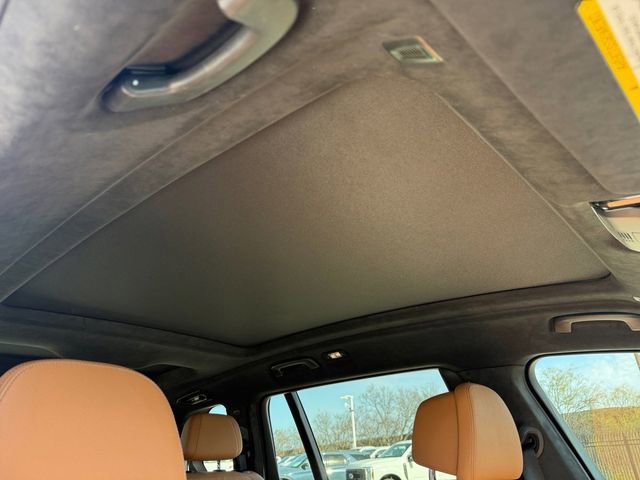 Used 2022 BMW X7 xDrive40i w/ M Sport Package image 11