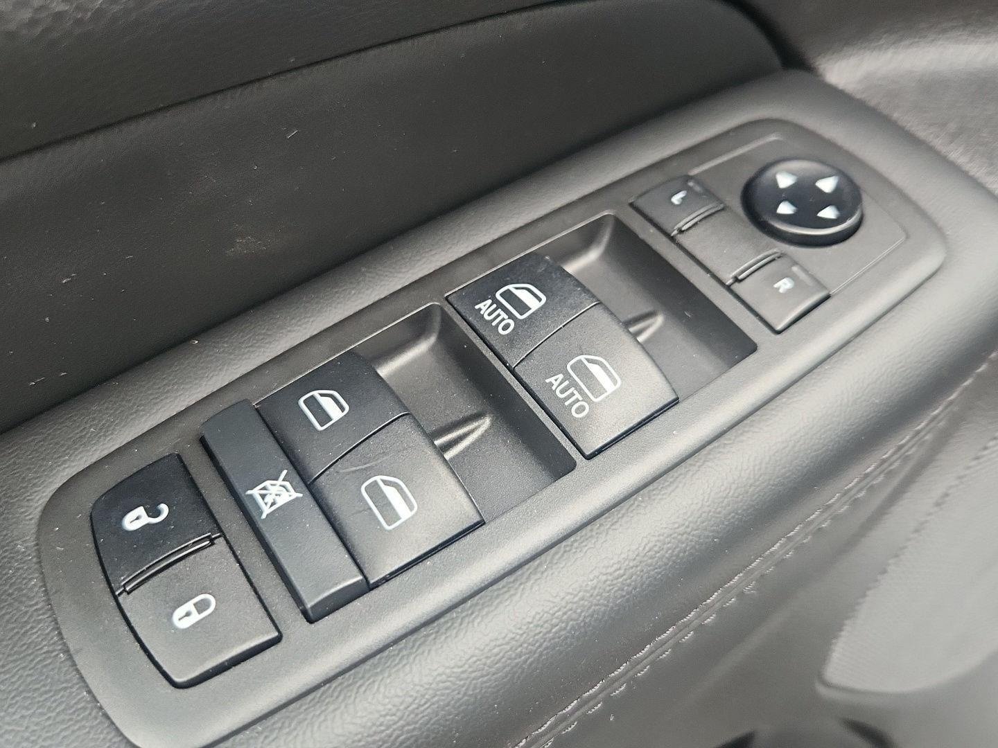Used 2021 Jeep Grand Cherokee Laredo AWD/4WD image 16