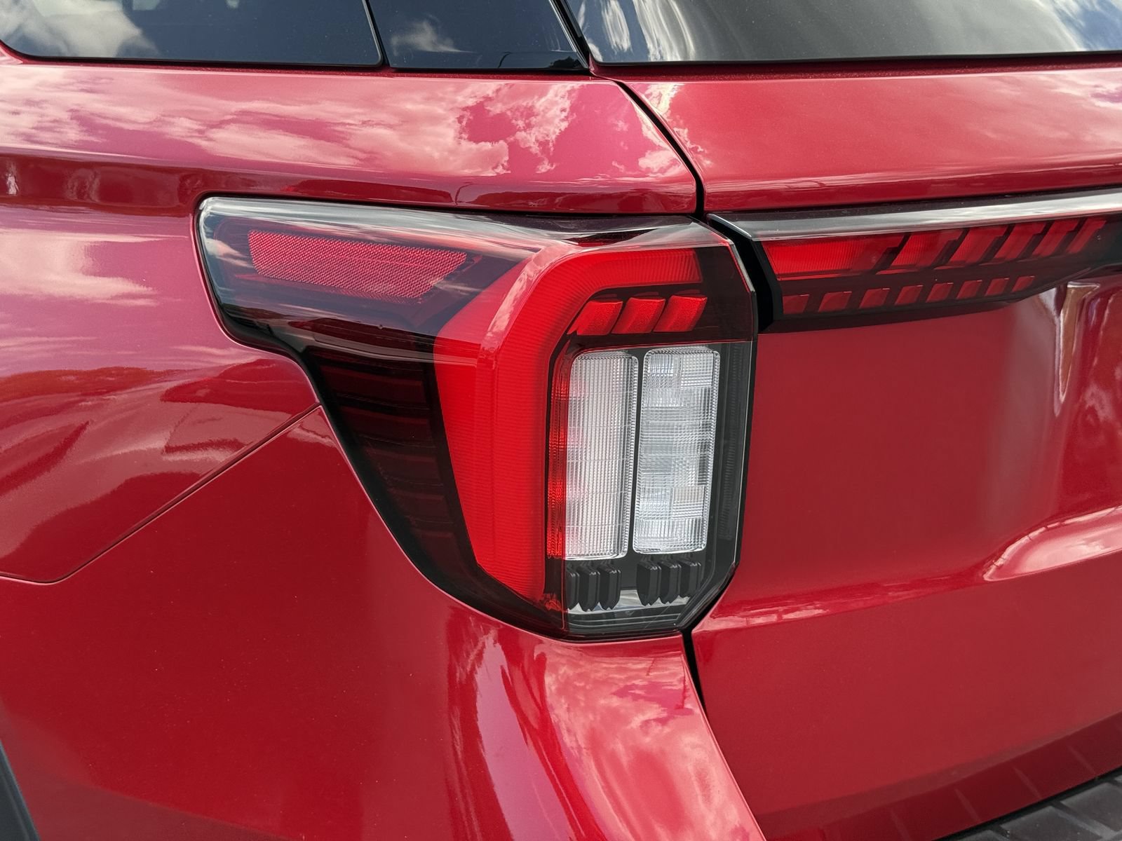Certified 2025 Ford Explorer ST-Line w/ Premium Package RWD image 13