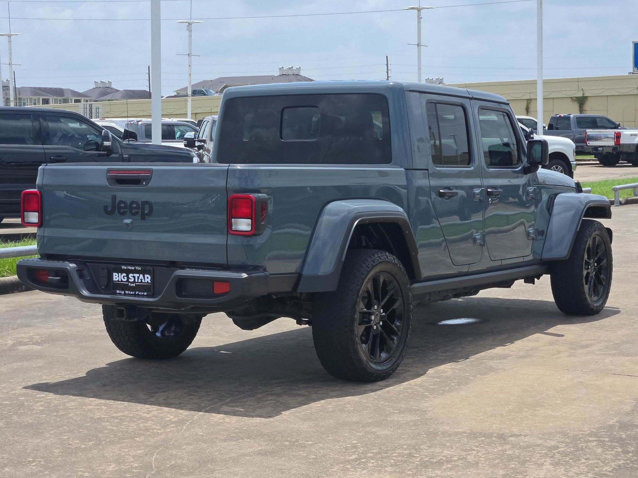Used 2024 Jeep Gladiator Sport AWD/4WD image 3
