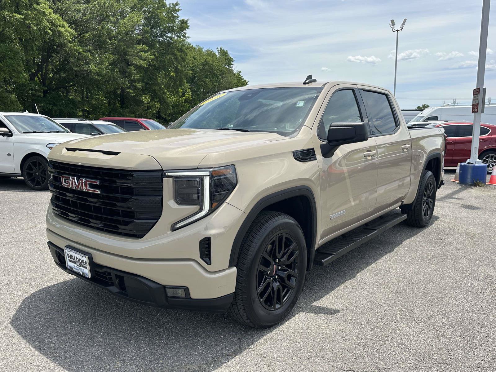 Used 2023 GMC Sierra 1500 Elevation AWD/4WD image 3