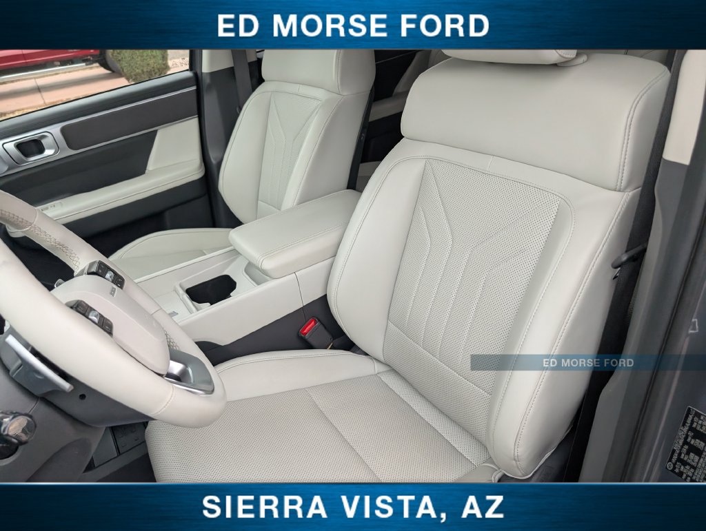 Used 2025 Hyundai Santa Fe SEL FWD image 9