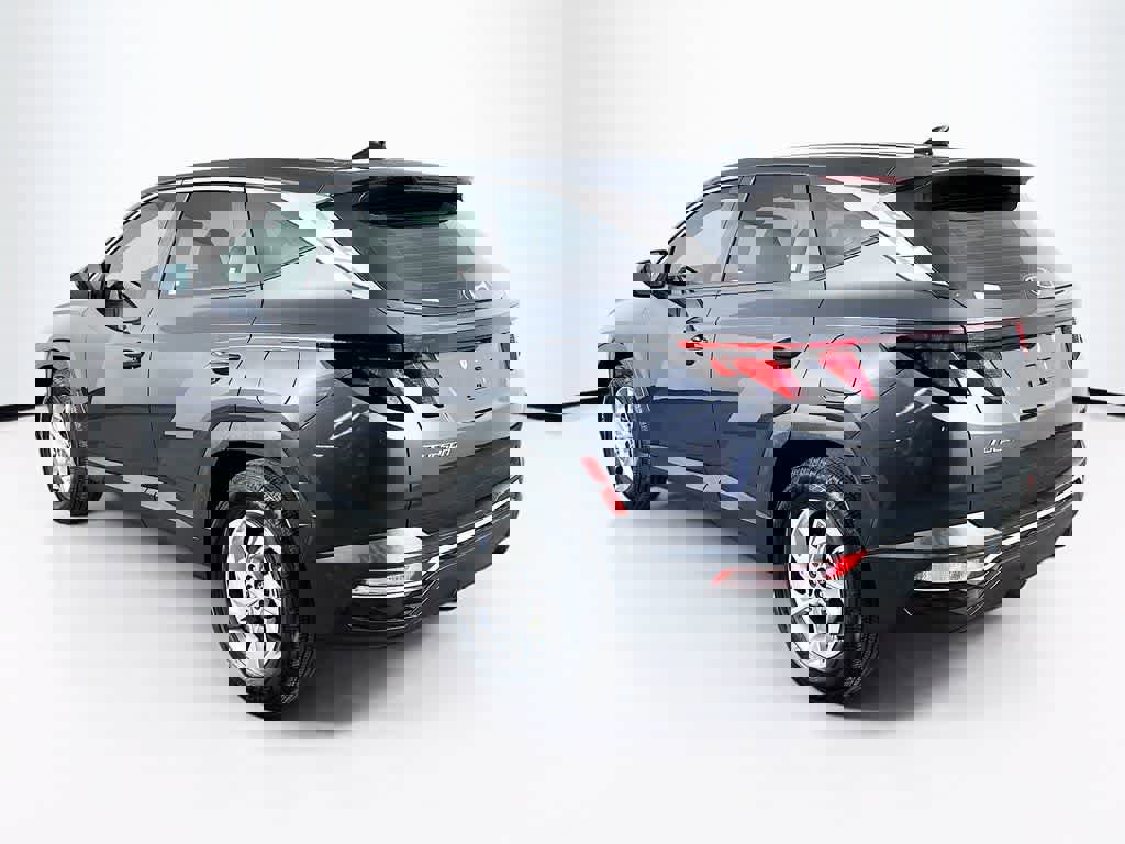 Used 2022 Hyundai Tucson SE image 3