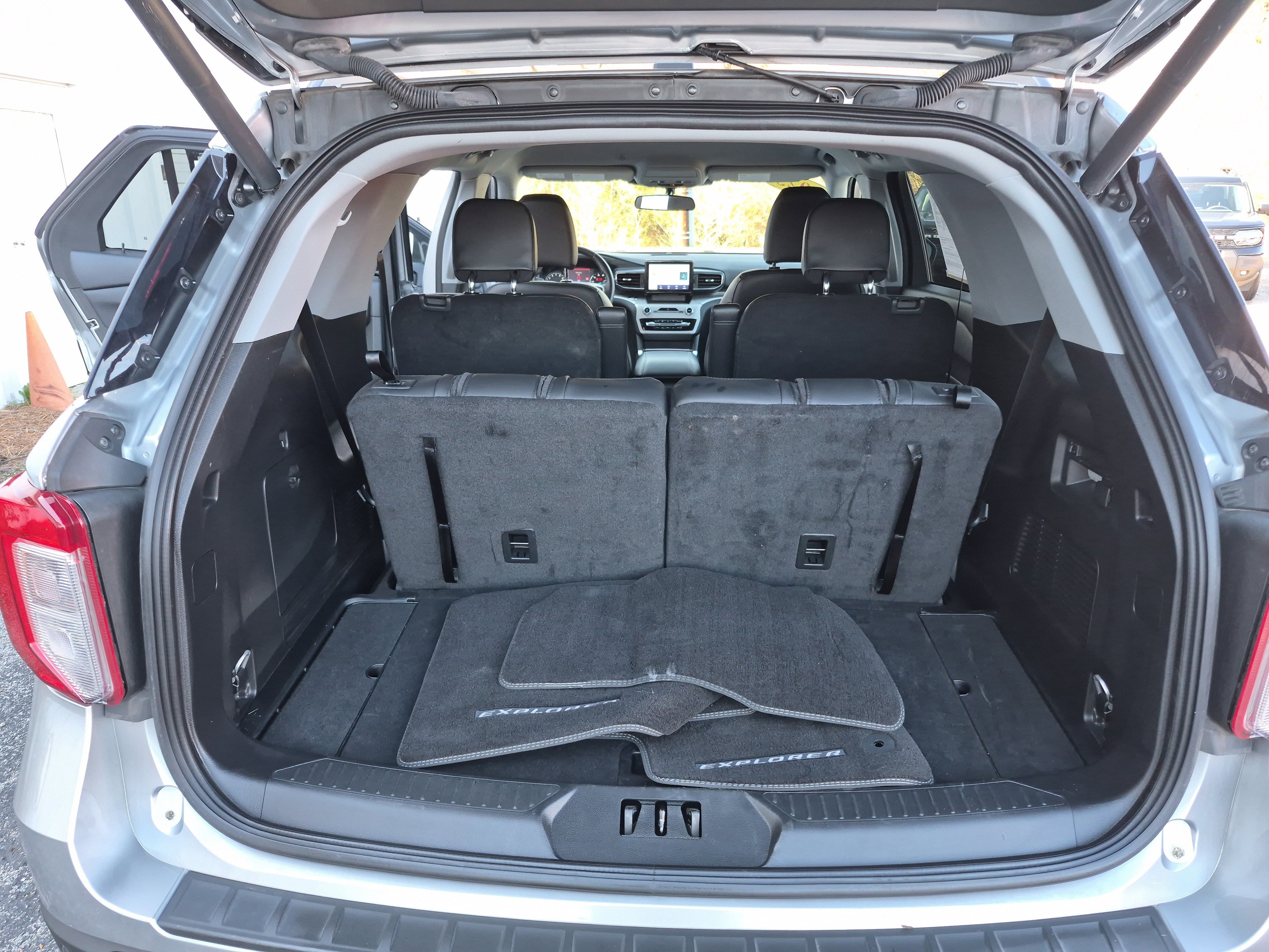 Certified 2023 Ford Explorer XLT w/ Equipment Group 202A image 18