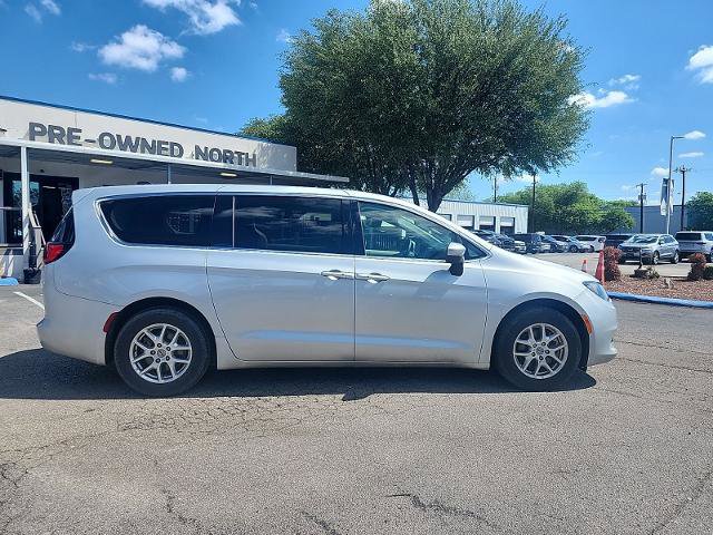 Used 2023 Chrysler Voyager LX FWD image 2