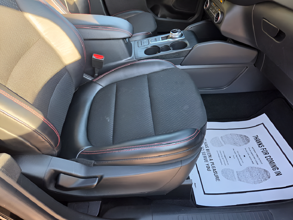 Certified 2025 Ford Escape ST-Line AWD/4WD image 31
