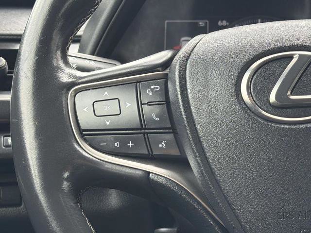 Used 2019 Lexus UX 200 w/ Premium Package FWD image 12