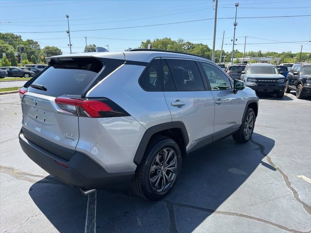 Used 2023 Toyota RAV4 XLE Premium AWD/4WD image 7
