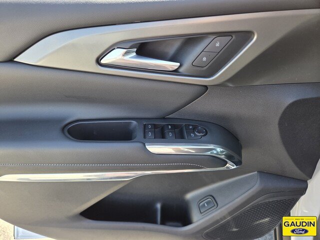 Used 2025 Chevrolet Traverse LT AWD/4WD image 19