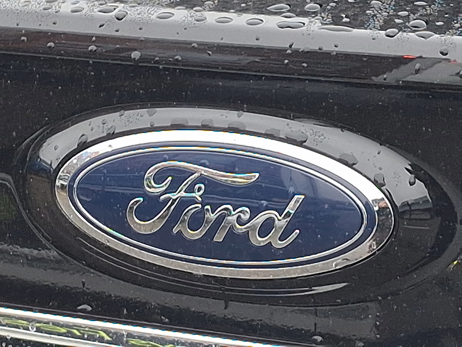 Certified 2019 Ford Edge Titanium w/ Equipment Group 301A image 31