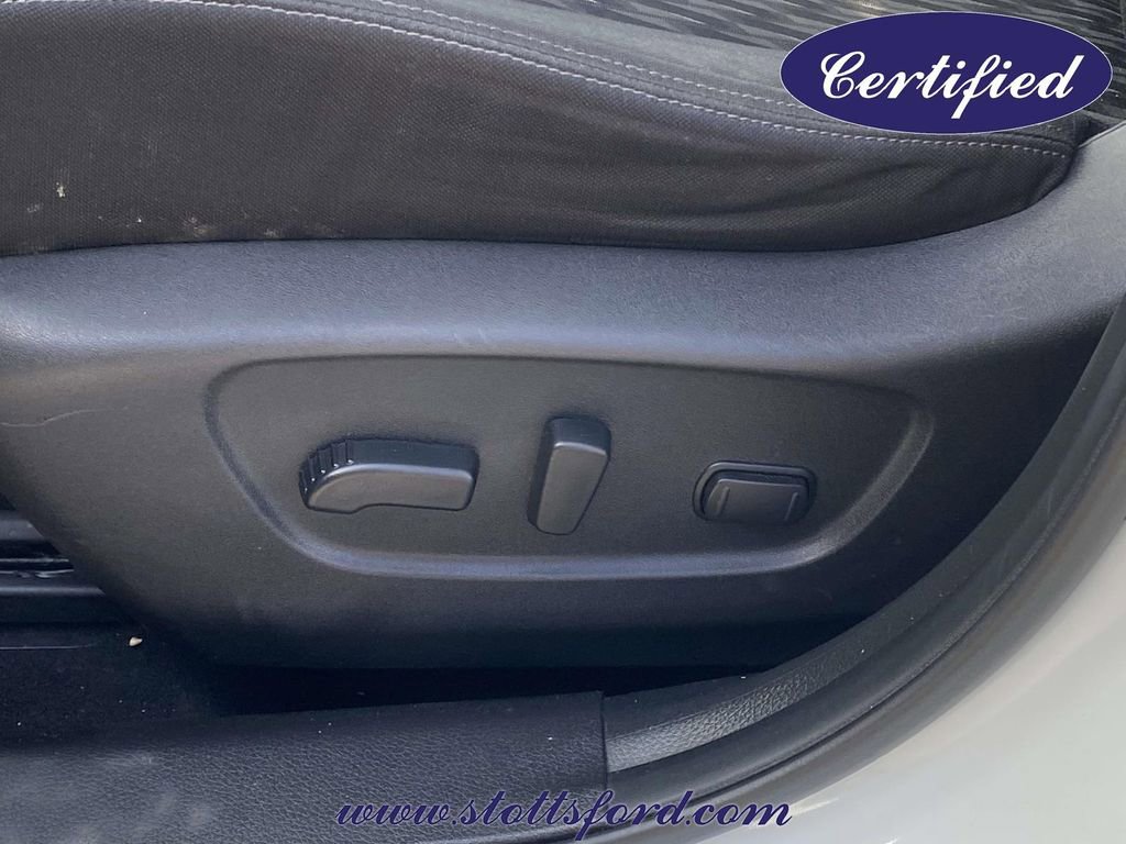 Used 2018 Nissan Rogue SV AWD/4WD image 16