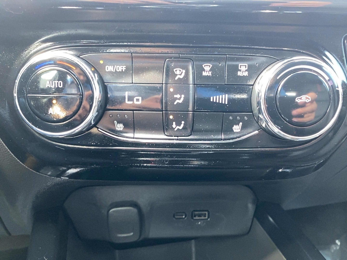 Used 2024 Chevrolet Trax RS w/ Driver Confidence Package FWD image 22