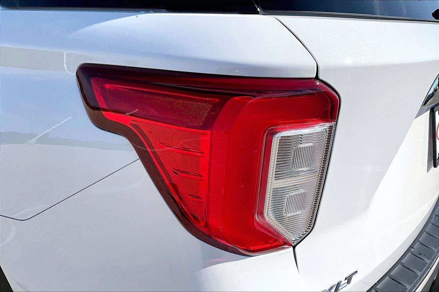 Certified 2023 Ford Explorer XLT w/ Equipment Group 202A AWD/4WD image 30