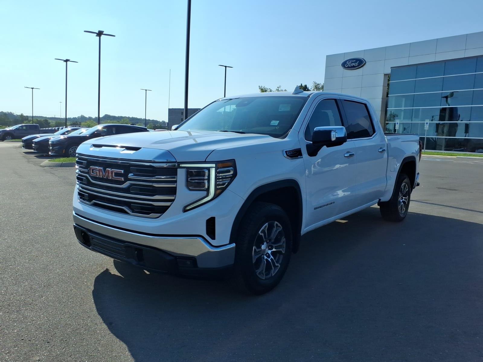 Used 2026 GMC Sierra 1500 SLT RWD image 7