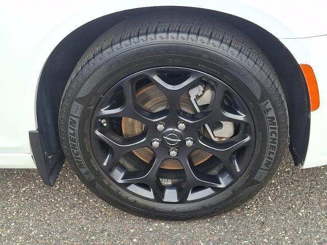 Used 2023 Chrysler 300 Touring L w/ Comfort Group image 8