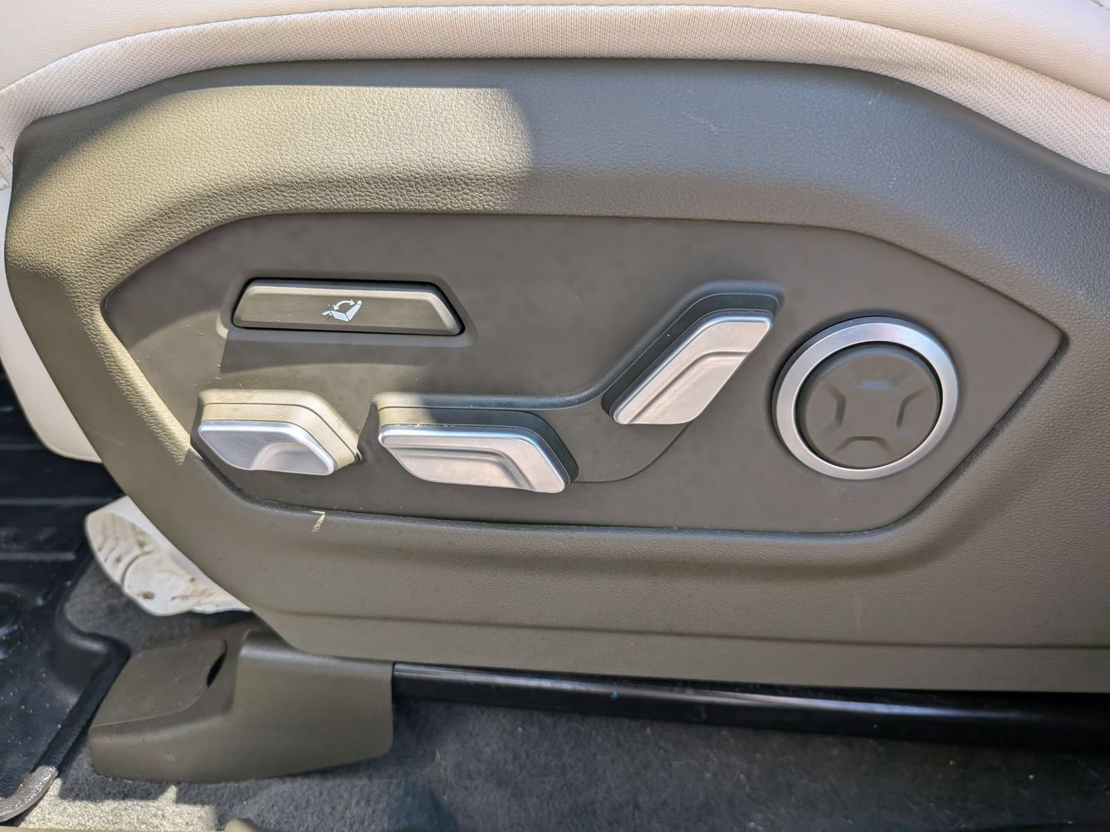 Used 2025 Hyundai Santa Fe Calligraphy FWD image 14