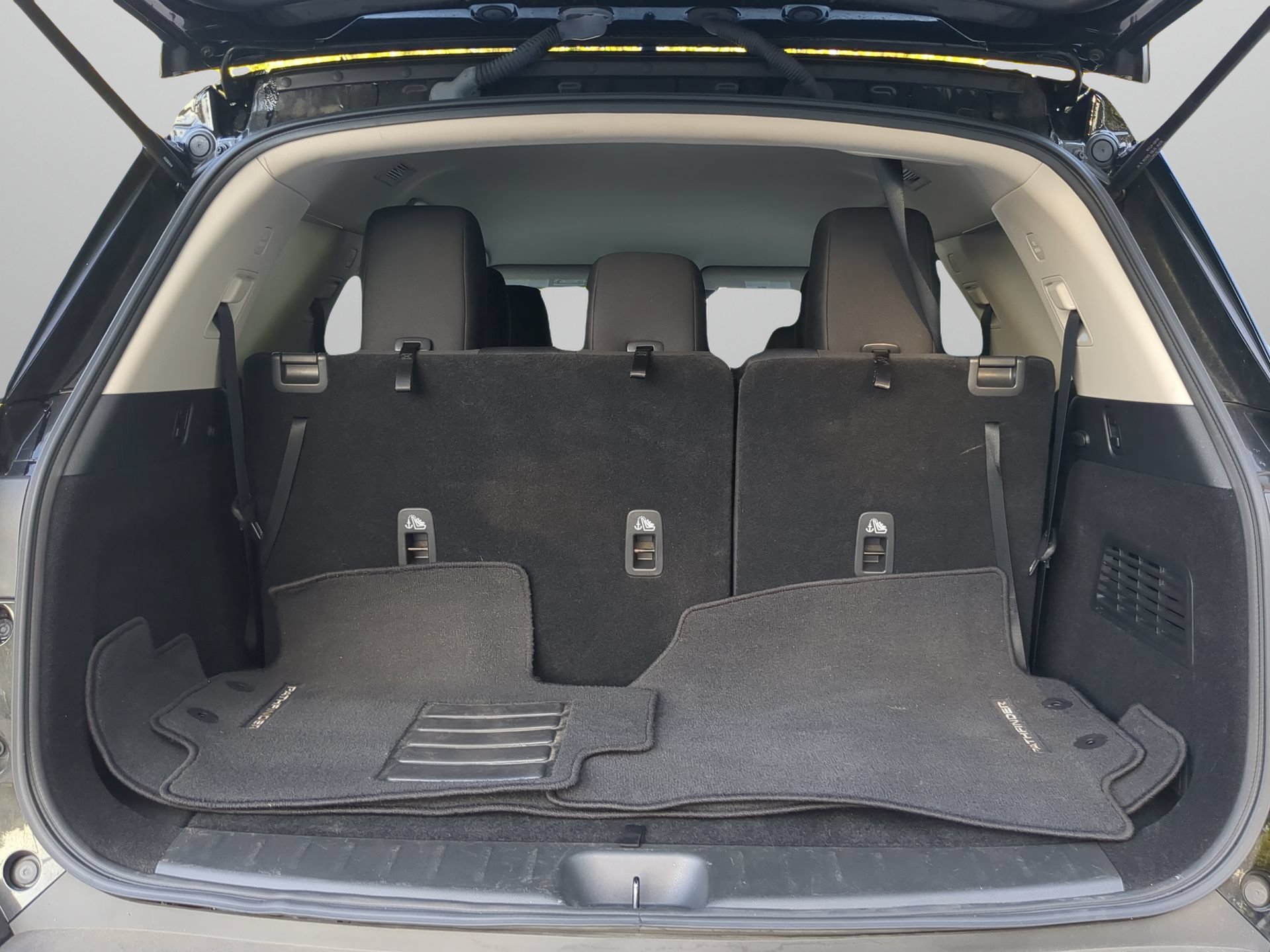 Used 2024 Nissan Pathfinder SV FWD image 46